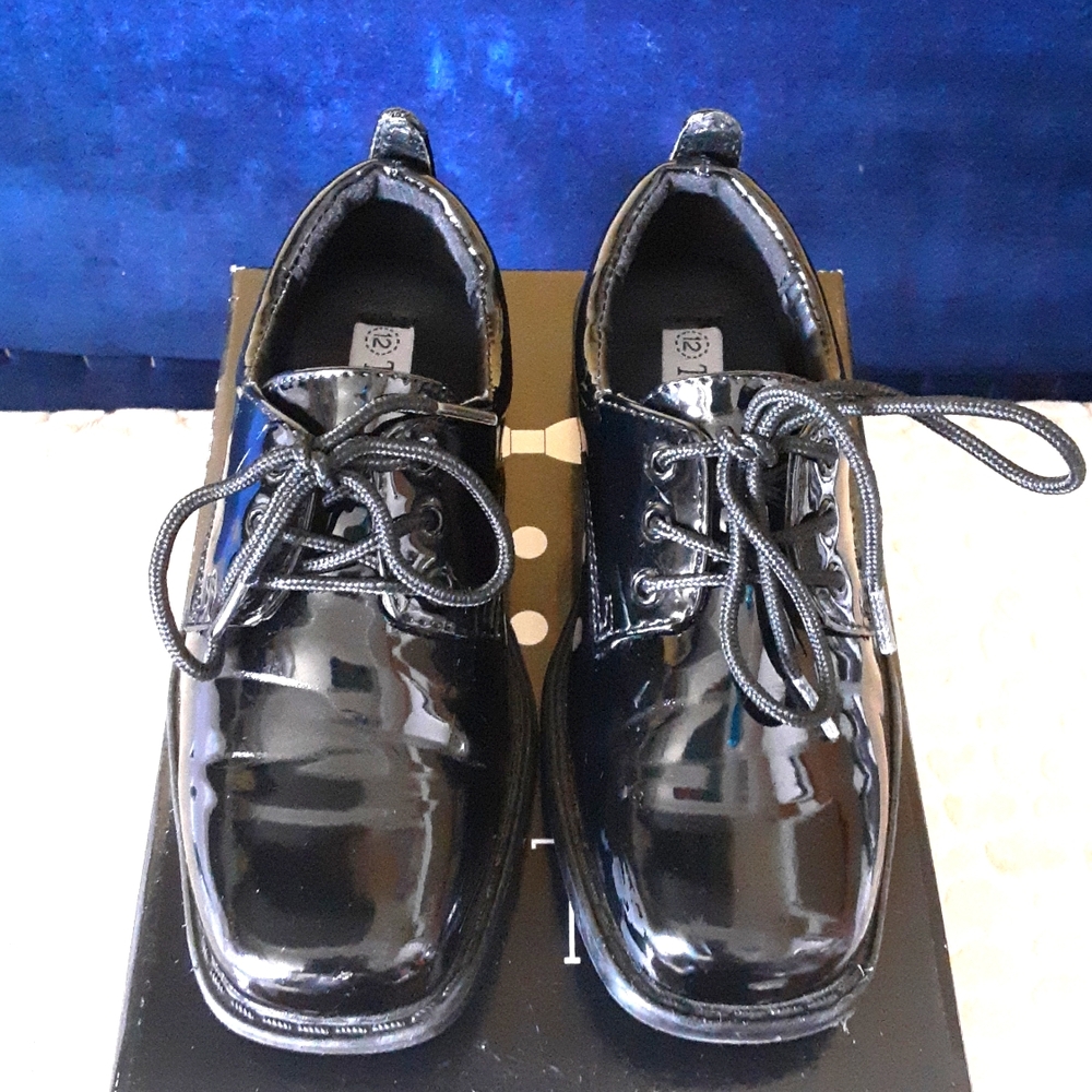 Boys shoes